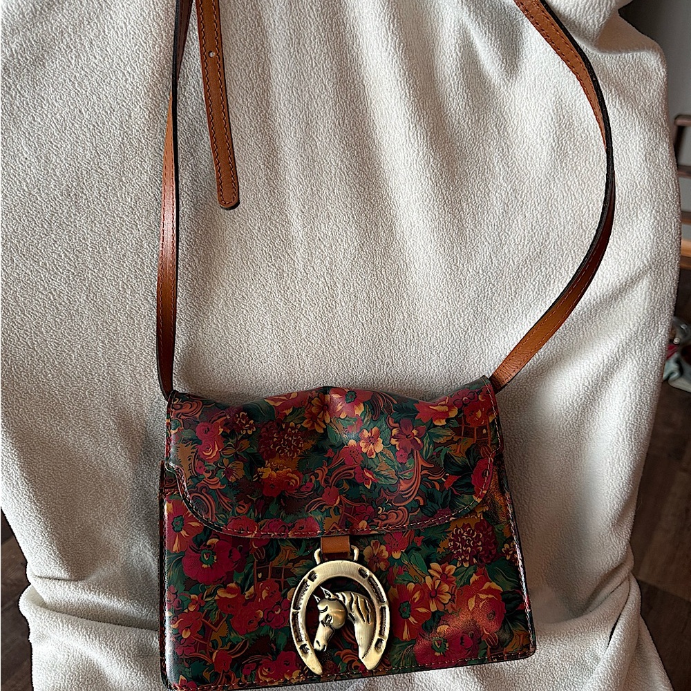 Patricia Nash purse with horse shoe closure